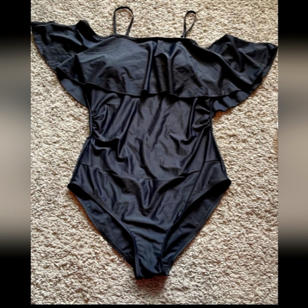 Size X-LARGE Solid Black Whole Piece Swimsuit